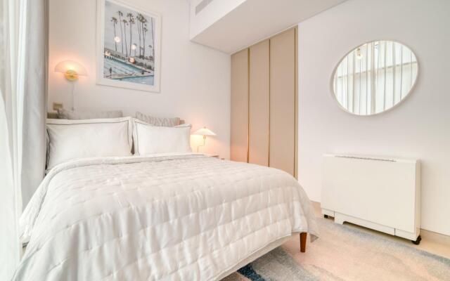 Banyan Tree - 210- DM