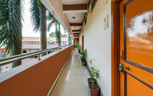 OYO 60968 Hotel Ashirwad