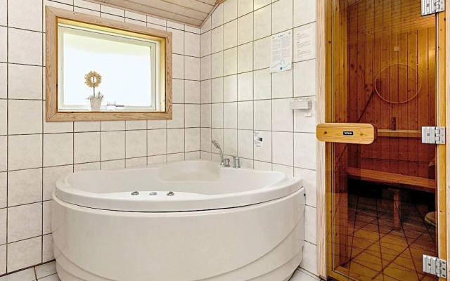 10 Person Holiday Home in Vaeggerlose