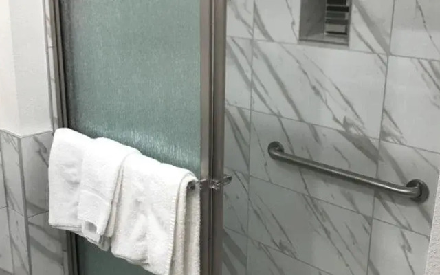 Grand Villa Inn & Suites - Humble