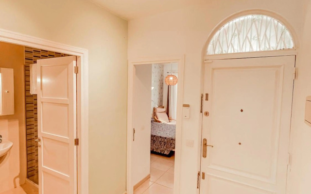 Orland, center of Las Americas LA205