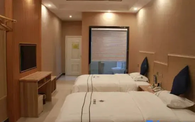 Yunlai Hotel (Xinfeng Xihe North Road)