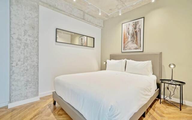 w Picturesque 2BR in Plaza Herrera