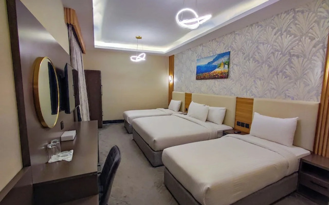 Gold Sky Avenue Hotel