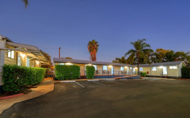 Bottle Tree Gardens Motel