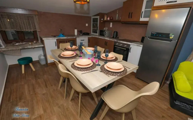 Alexander Suite Home