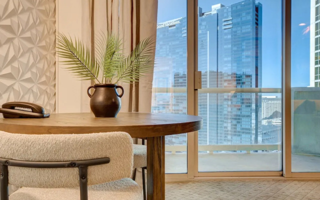 Premium Suite w/balcony at The Signature