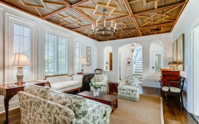 Villa Blanca - 4bd-3ba - Private Pool - Parking
