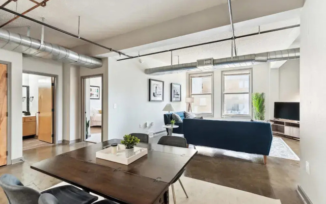 Spacious 2BR Downtown Retreat