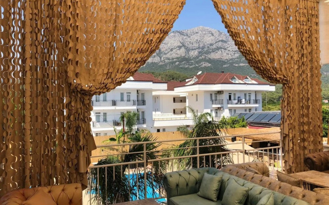 Esquire Hotel & Lounge