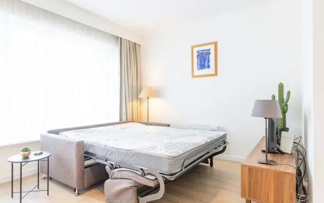 Spacious Studio Near Seafront