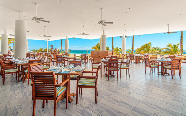GR Solaris Lighthouse Los Cabos