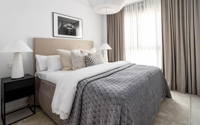 LME92B - Top class flat in Estepona, near beach