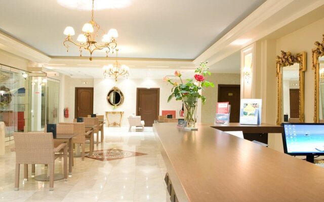 Royal Nidri Hotel & Apartments