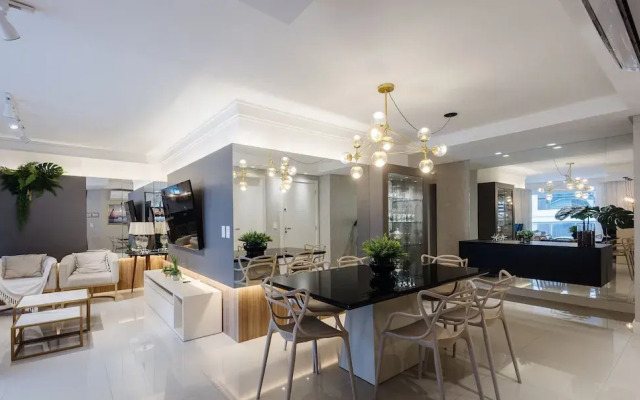 Sophisticated 3BR Apt 200m From Beach Seo0702