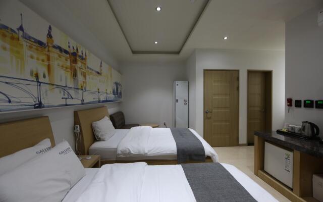 Gallery Hotel
