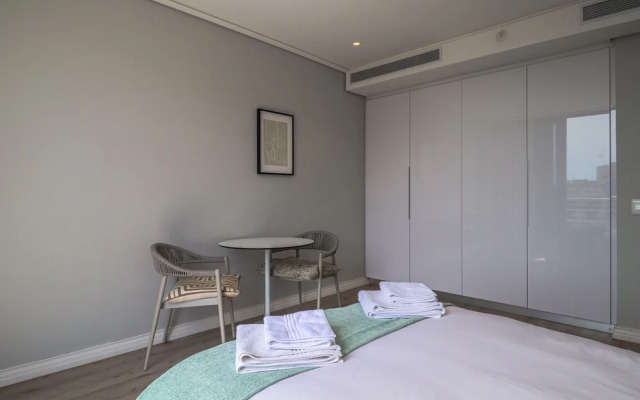 Sixteen on Bree 1425 by CTHA