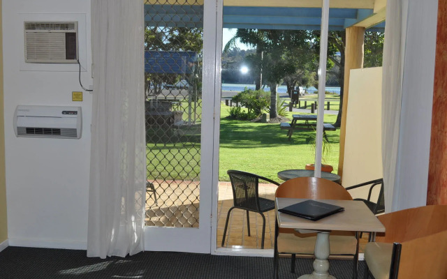 Black Dolphin Motel & Apartments