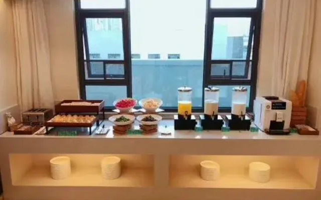 Jiaxing Haiyan Xiaoyu Business Hotel