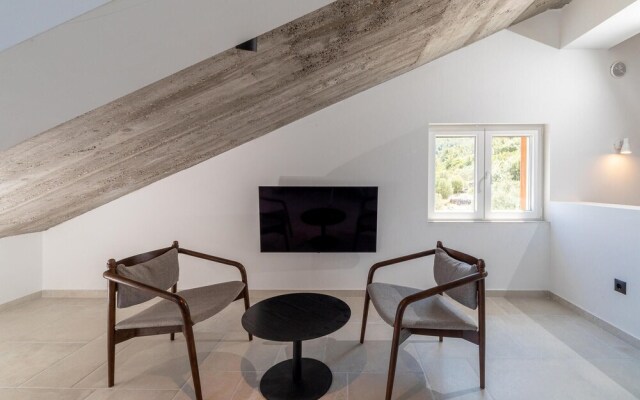 Amazing Home in Blato with Hot Tub, WiFi & 5 Bedrooms