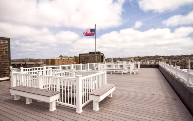 Club Wyndham Inn on Long Wharf