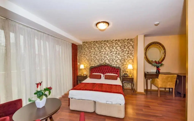 Santa Hill Hotel