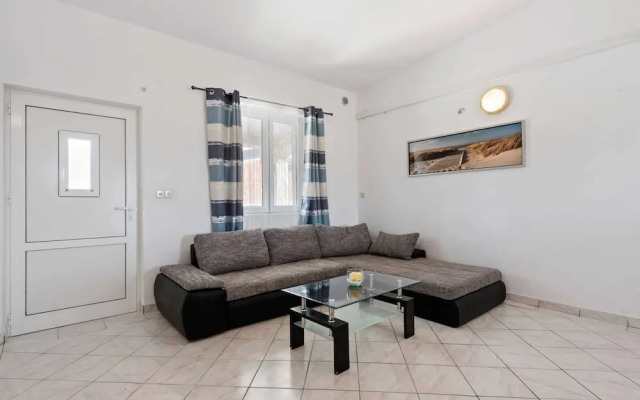 Modern Apartment in Vir With Balcony