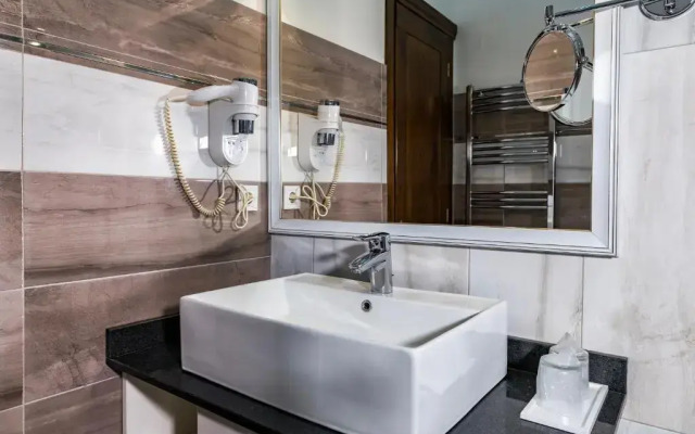 La Strada Boutique Villa