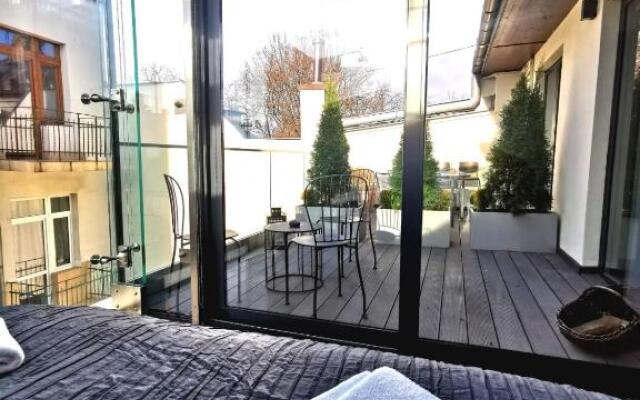 Main Square Studio with TERRACE & Air condition