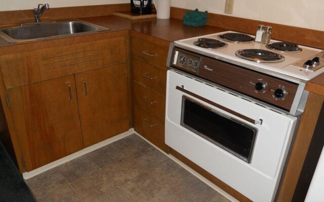 Ester Lee Oceanview Inn