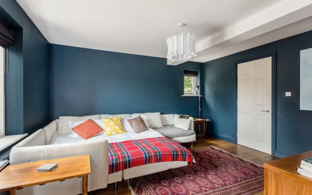 Spacious & Stylish Cotswold Family home