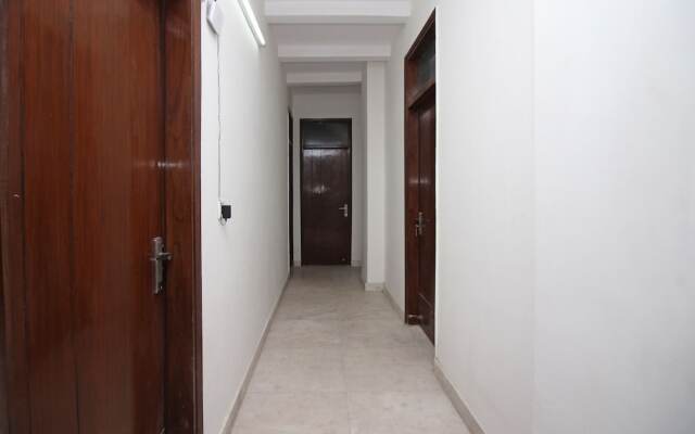 OYO 9019 Golden Park Kirti Nagar