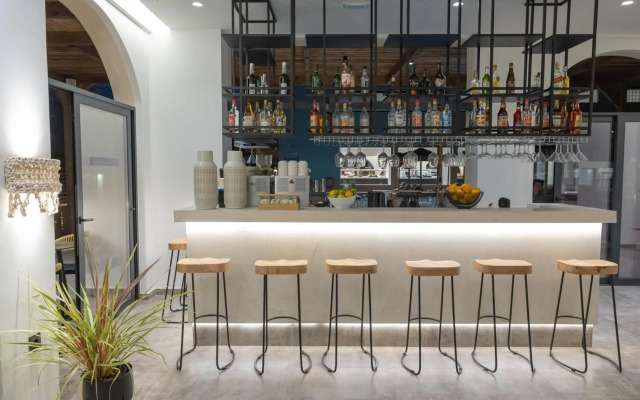 Cabana Blu Hotel & Suites
