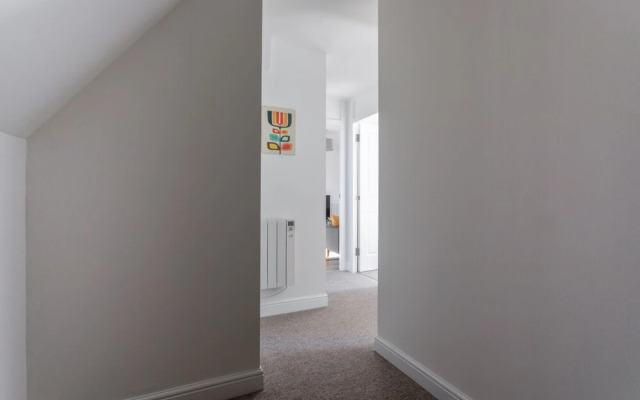 Castle Reach Apartment by Creative Stays