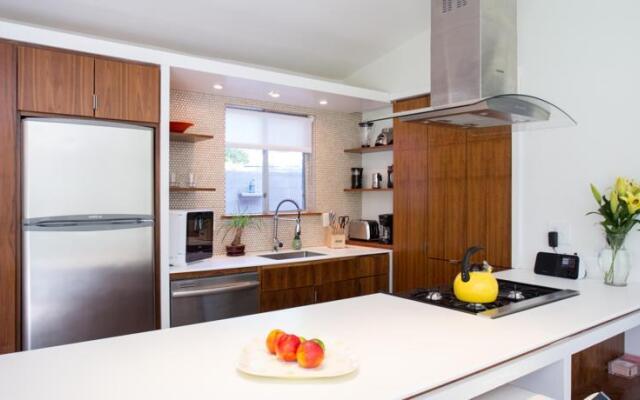 Travis Heights Modern II