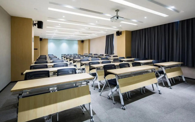 Atour Hotel May Fourth Square Qingdao