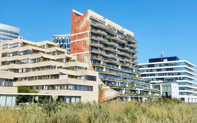 Coastal Comfort With Garage