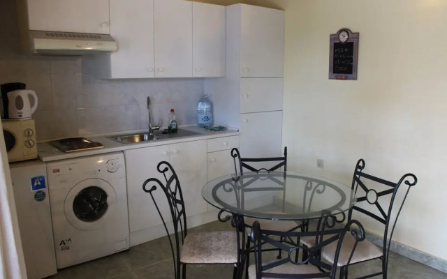 Rustic 1-bed Bungalow in Parque Holandés