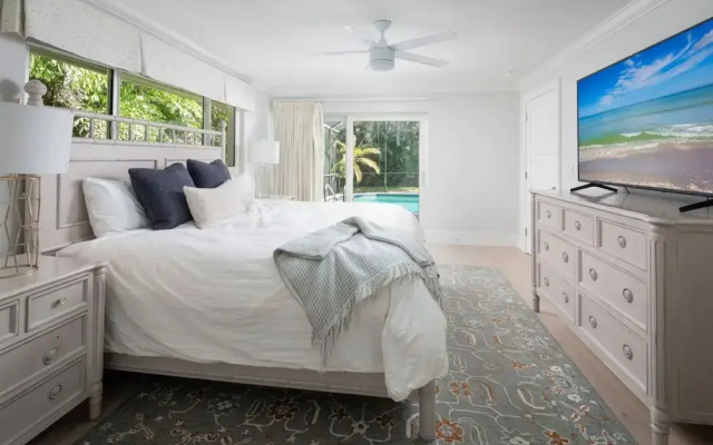 Luxury Beach House w Private Beach