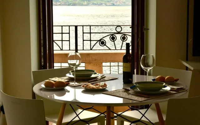 Stylish Lakefront House