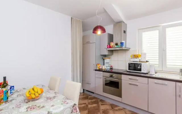 Ana Apartment - One Bedroom Apartment With Balcony