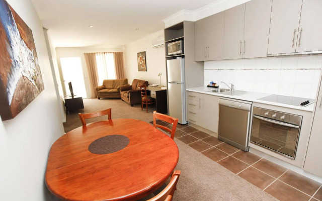 Aquarius All Suite Apartments
