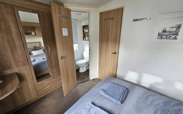 Heidi 2 Bed Robin Hood