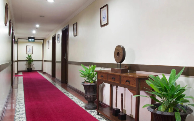 White Knight Hotel Intramuros