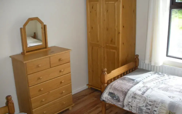 Beautiful 3-bed House in Knock