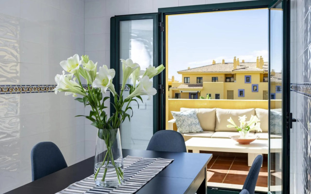 LA-Spacious penthouse, sea view, close to beach