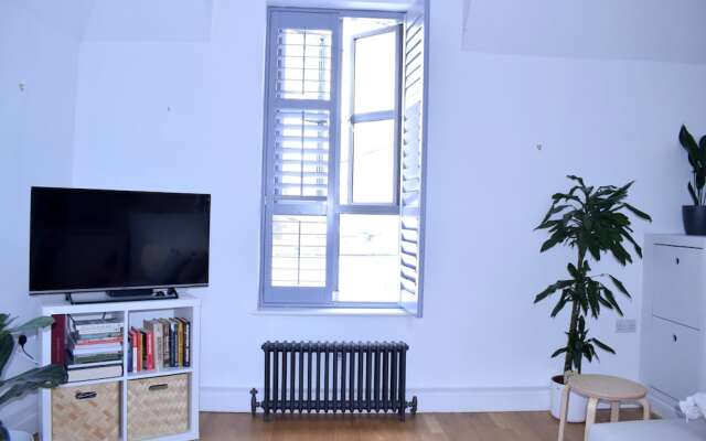 Beautiful 1 Bedroom House in East London