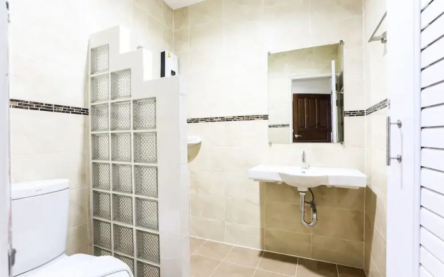 OYO 312 Canary House Rachawong