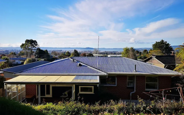 Hillside Heaven Quiet & Comfortable