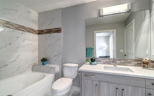 Three-Bedroom House with Walk-in Closet #29 Sunalta Downtown